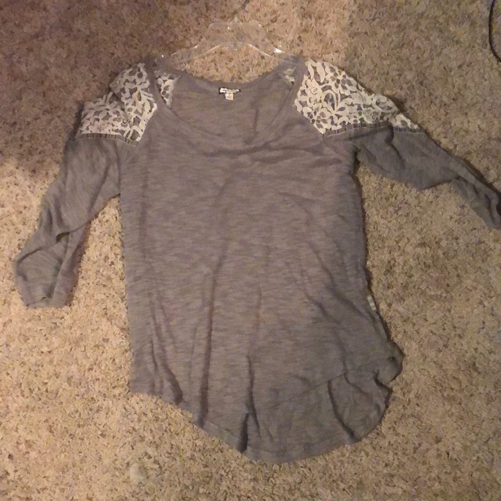 3/4 length sleeve shirt with lace detail